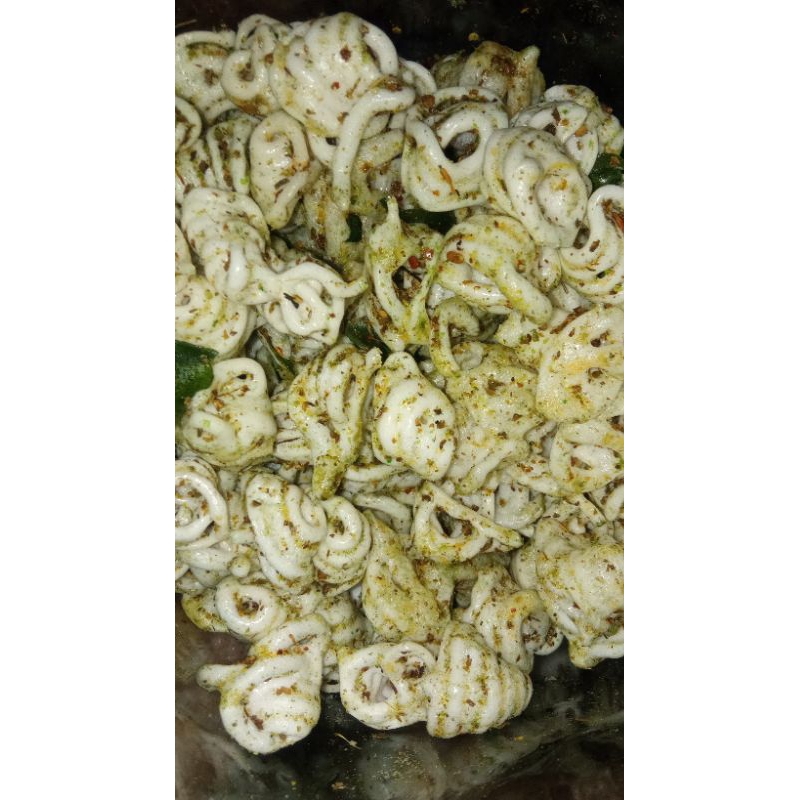 

Aneka jenis kerupuk seblak pedas, gurih dan renyah, dalam kemasan 500g