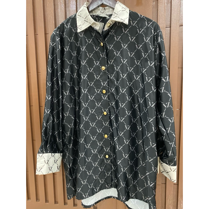 VZ monogram two tone shirt preloved