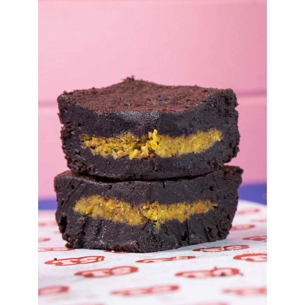 

Pistachio Fudgy Brownie SOLO PACK! (10x10) by Twisted Sisters Cocok untuk ngemil sendirian