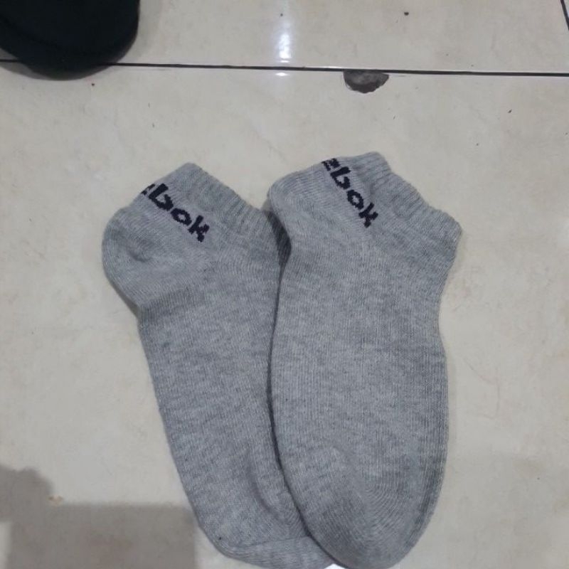 kaos kaki low cut reebok grey