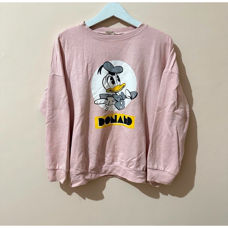 preloved soft pink crewneck donald duck
