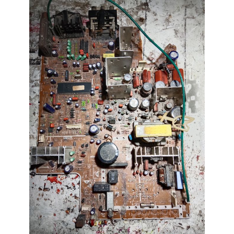 IC dan Mesin Tv Samsung Slim flat 29". kondisi apa adanya. seperti difoto. baca deskripsi