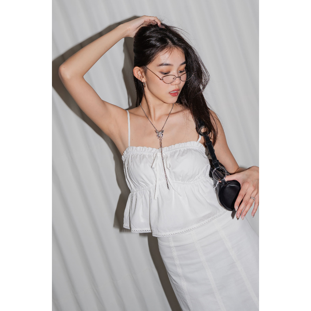 Young Hungry Free - Atasan Wanita - Hold Up Top in White