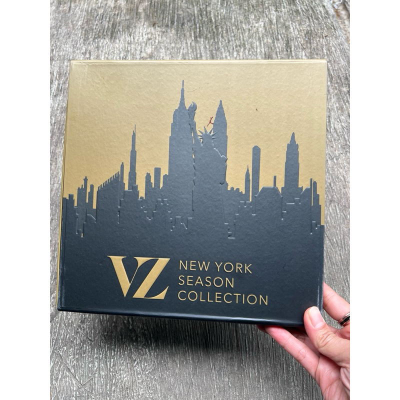 

Gift Box/Hard box Vivi Zubaedi/Bungkus kado Hardbox VZ Ori/Buttonscarves