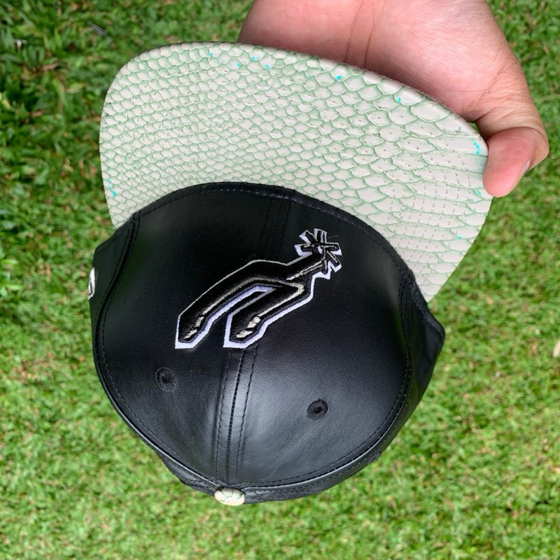 New Era x NBA Spurs Leather Snapback