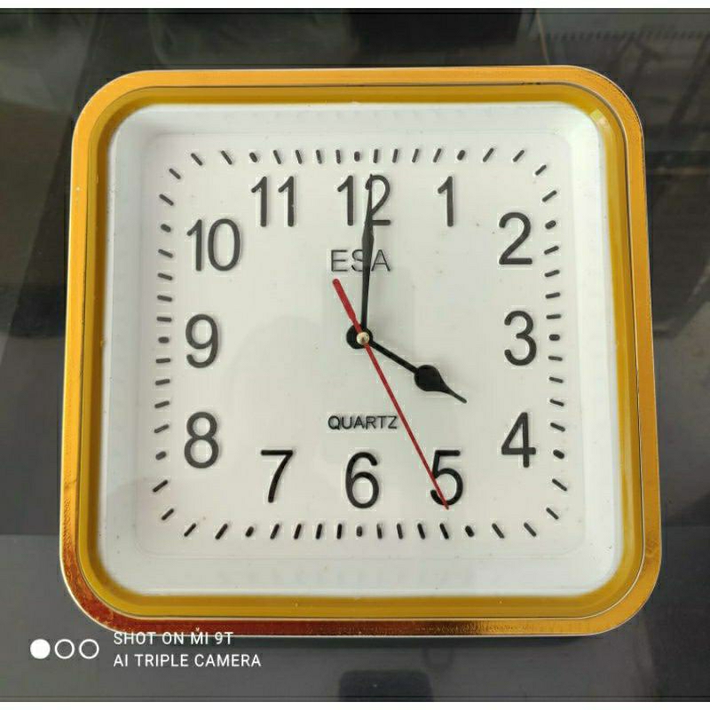 Jam Dinding Esa Yellow Square