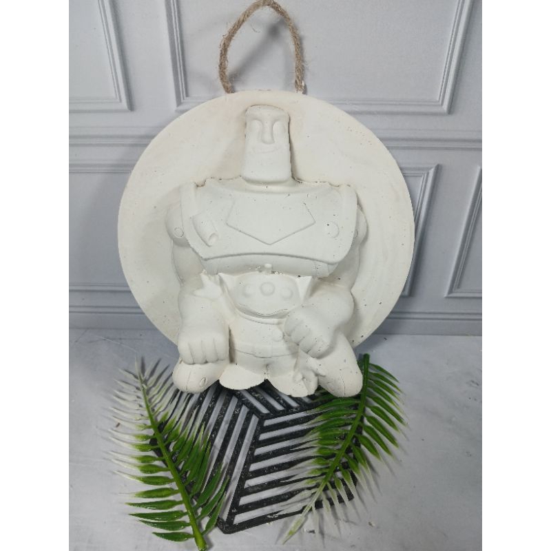 hiasan dinding gypsum karakter 3D buzz