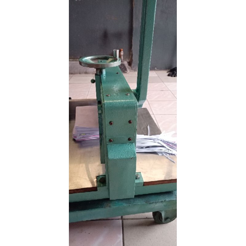 

mesin potong kertas OTARI