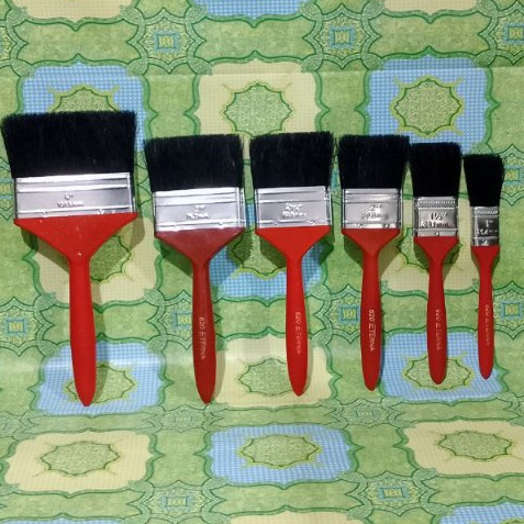 

Kuas Tangan Eterna 620 Bulu Hitam Gagang Merah PVC