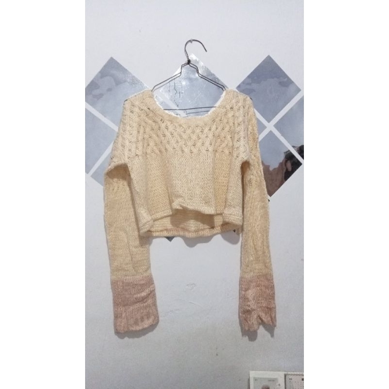 PRELOVED BAJU RAJUT SWEATER MAJESTIC LEGON CROP
