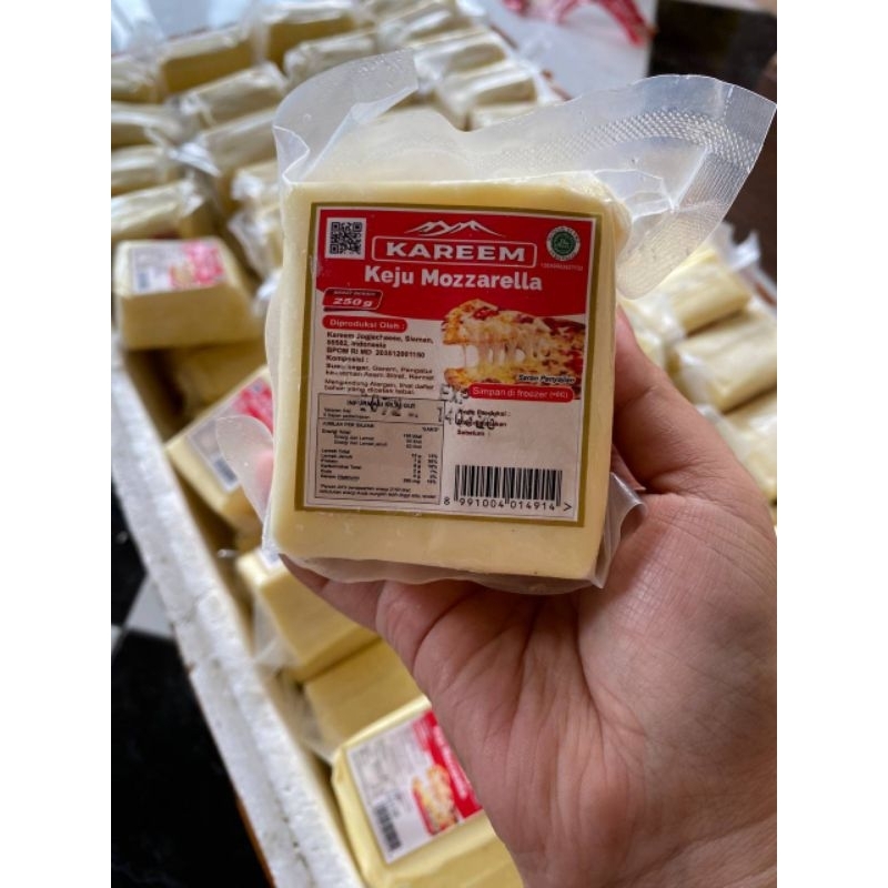 

Keju Mozzarella Kareem 250 gram