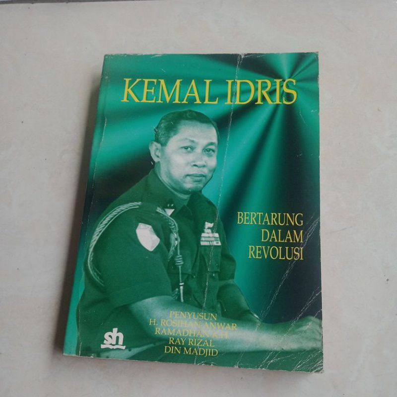 Buku bertarung dalam revolusi - kemal idris