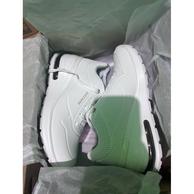 Preloved Skechers Million Air Women's Sneaker - White