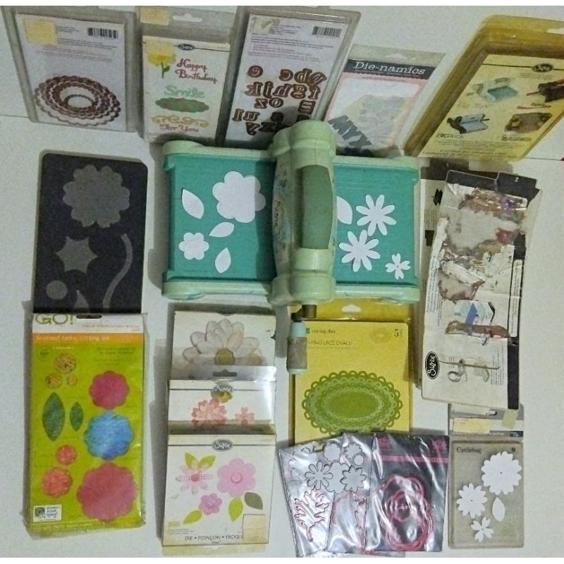 

PreLoved BigShot Mechine 2nd + 14 Cutting dies