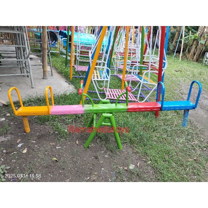 Mainan Outdoor Jungkitan / jungkat-jungkit