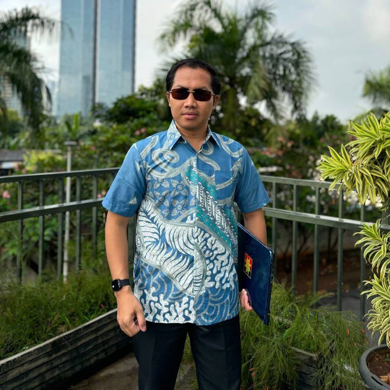 BIRU PUTIH 820 Hem batik pria bahan katun lengan pendek