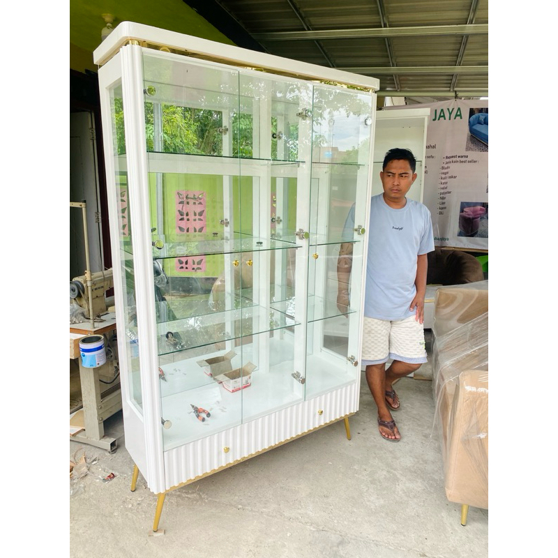 lemari kristal dan meja tv pekanbaru