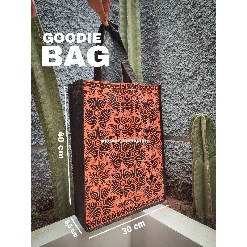 

TAS KAIN / GOODIE BAG / TAS MOTIF 30 X 8 X 40 CM