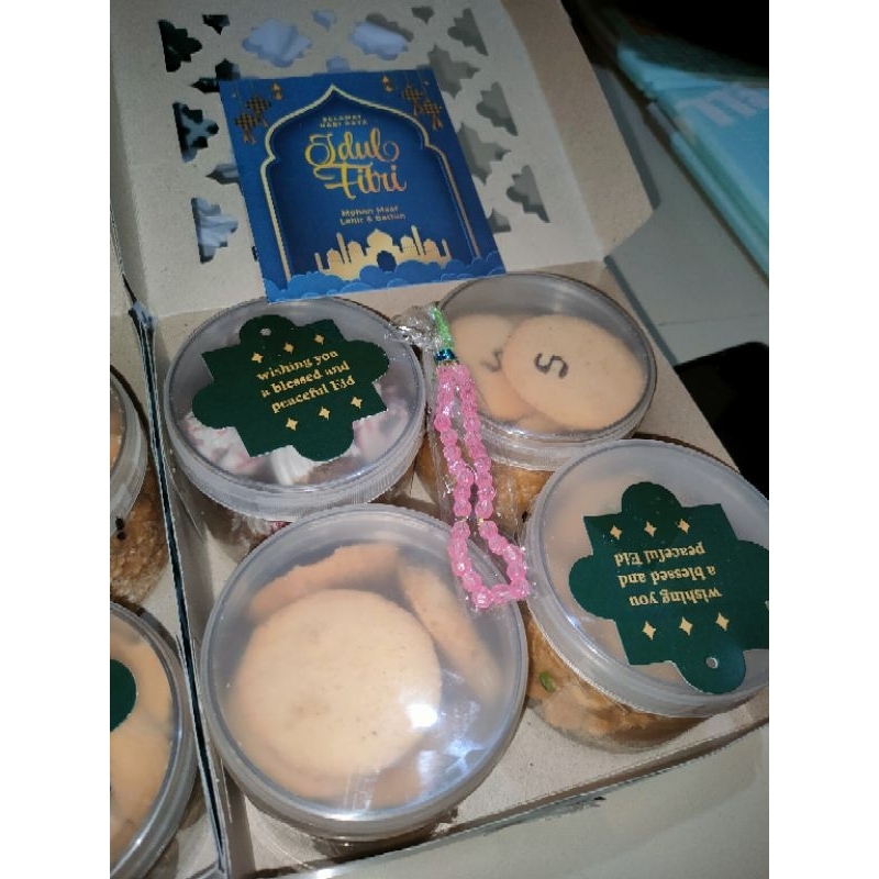 

Hampers Kue Isi 4 , Kue Lebaran Unlimited