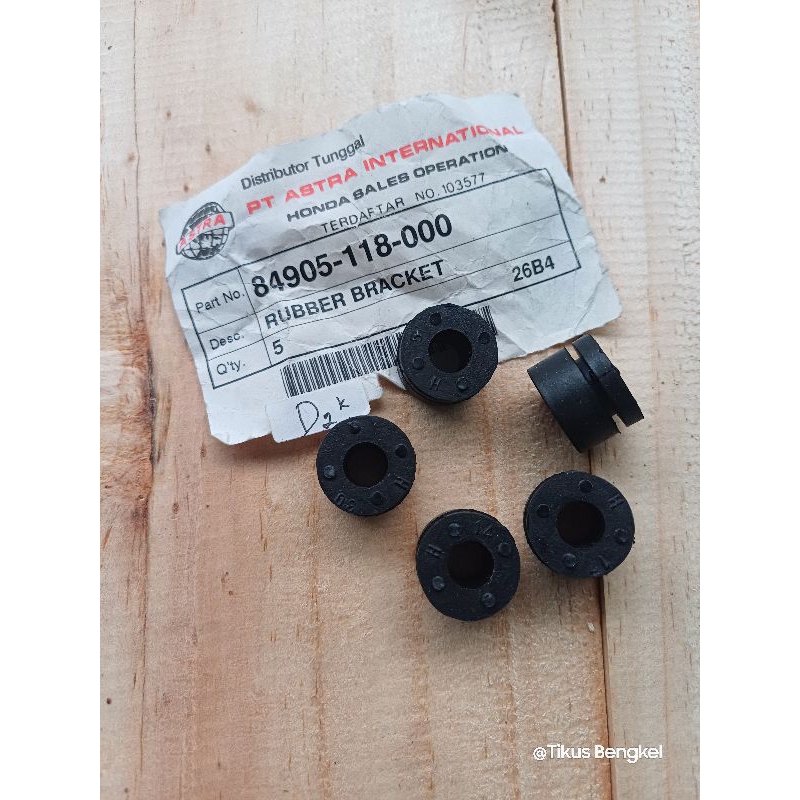 Karet Spakbor Belakang Honda GL100 GL125 CB100 K5 Original 84905-118-000