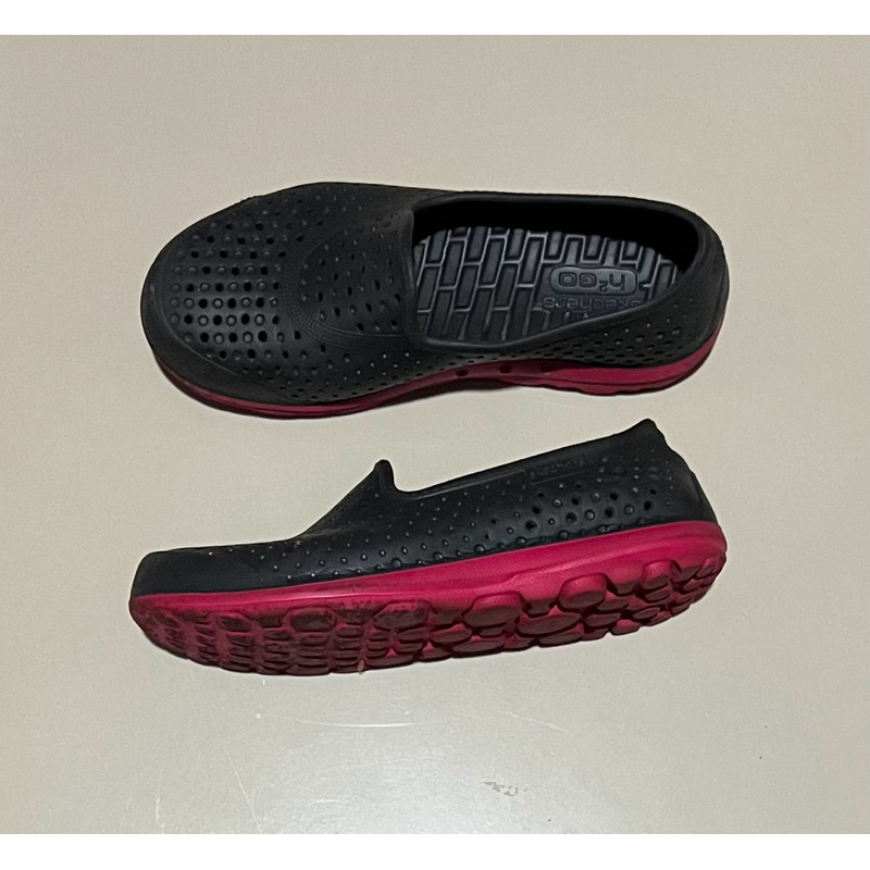 Preloved Sepatu Karet Wanita SKECHERS Warna Hitam Pink Size 38