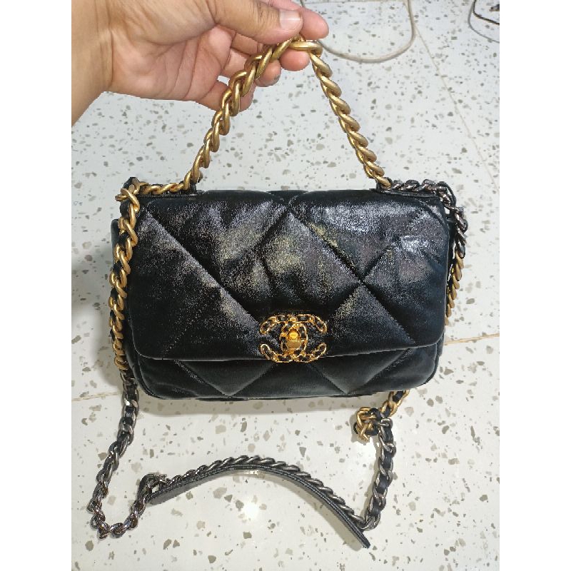 Chanel 19 size medium
