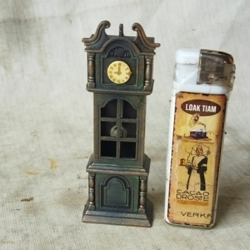 

Pajangan Vintage NOS Miniatur Jam Rautan Pensil