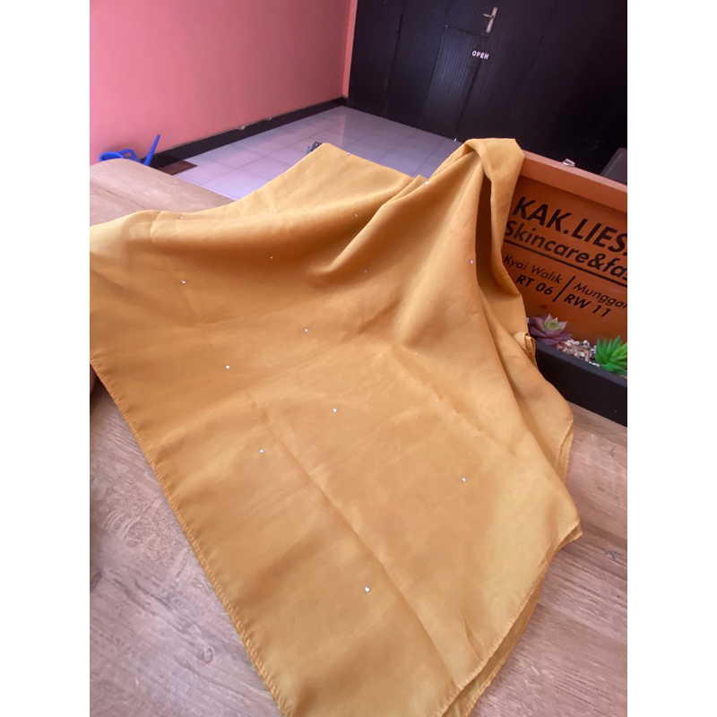 hijab warna mustard preloved