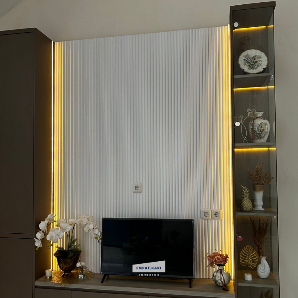 Backdrop TV plus Lampu
