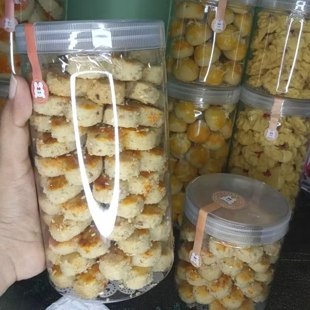 

kue kacang love premium toples 1.000ml