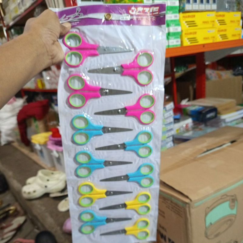 

(1renteng isi 12pcs) gunting kecil renteng