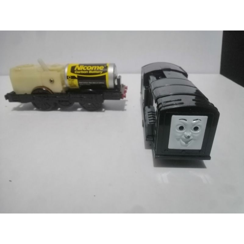 kereta thomas and friends diesel elektrik on ori tomy