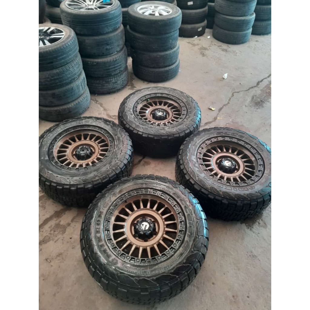 VELG MOBIL BEKAS SEKEN FUEL RING 18 LEBAR 9 PCD 6X139 ET20 BRZ + BAN OMIKRON 275 65 R18 VELG UNTUK M