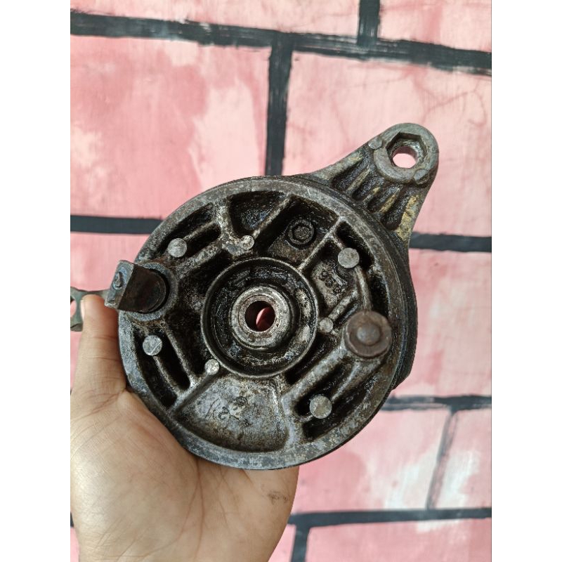tutup kampas rem belakang honda c70 c700