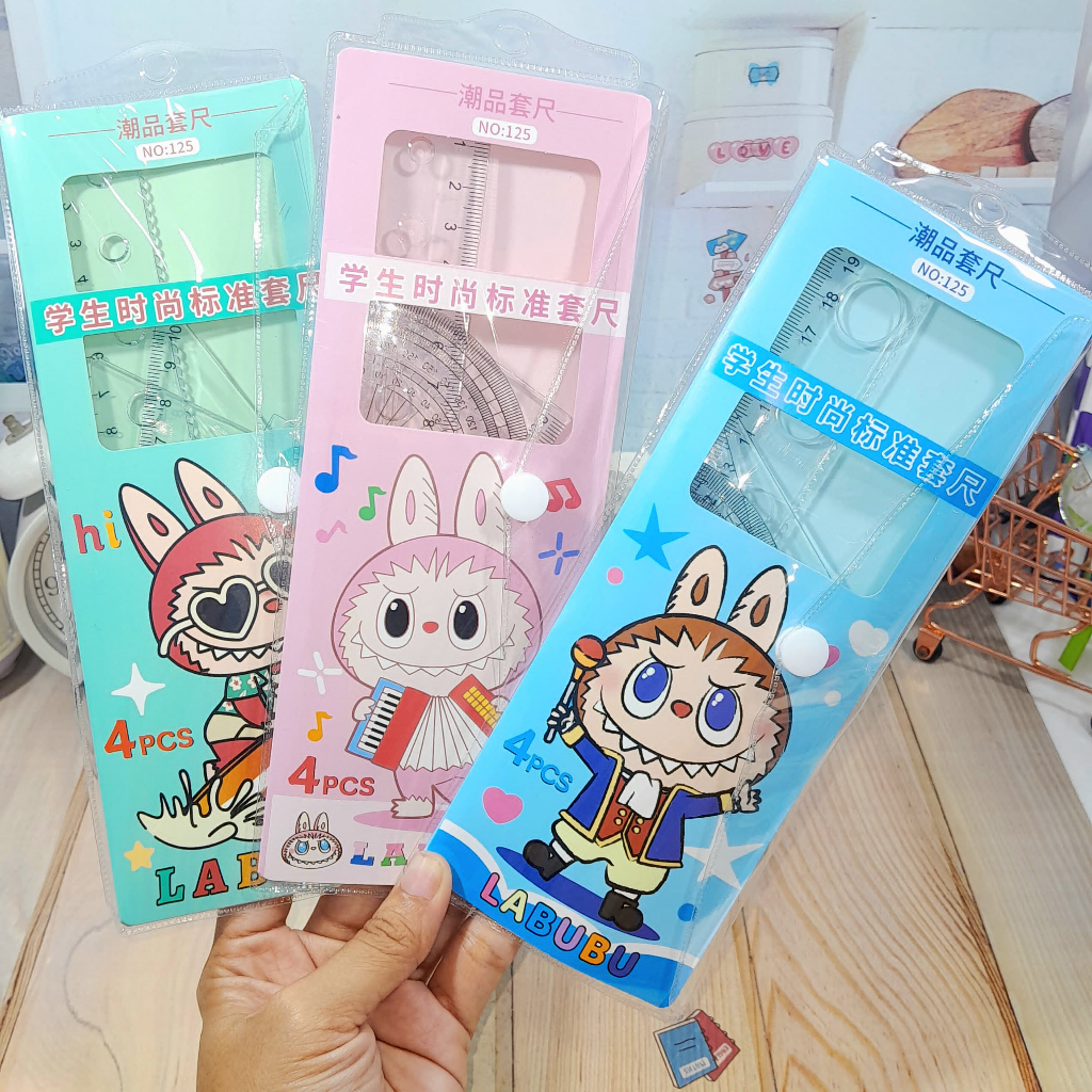 

Penggaris Set LABUBU 4 in 1 Lengkap isi 4 Model Garisan Super Cute Lucu / 1 Set Penggaris Ruler Labubu isi 4 PCS Alat Tulis Sekolah Anak Terlengkap Kualitas Terbaik Bisa Grosir dan COD Harga Termurah