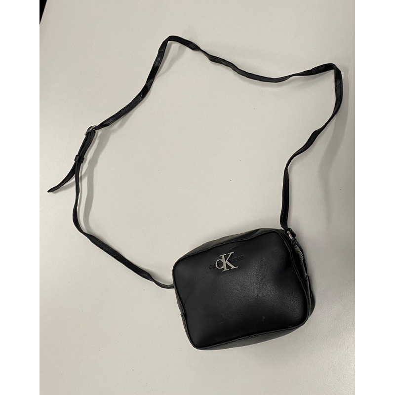 CALVIN KLEIN JEANS MINI SLING BAG
