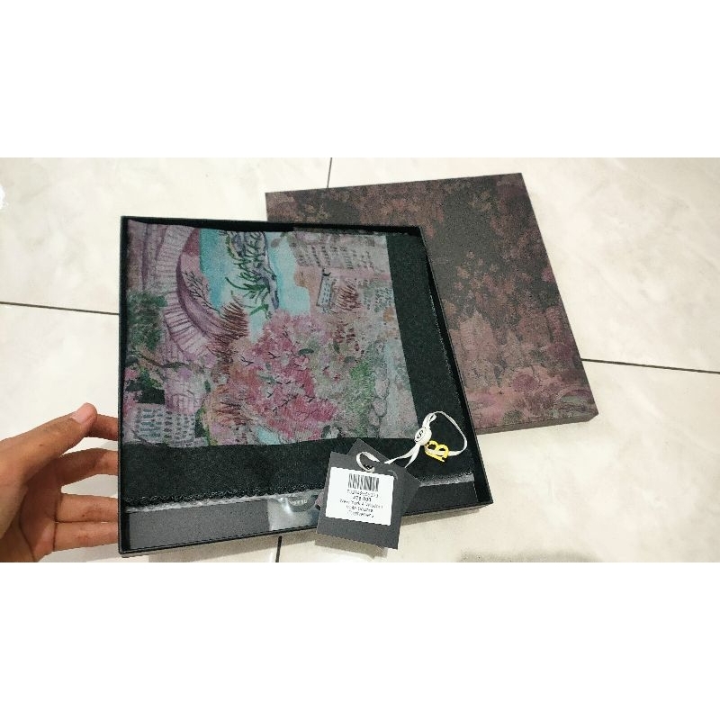 buttonscarves new york