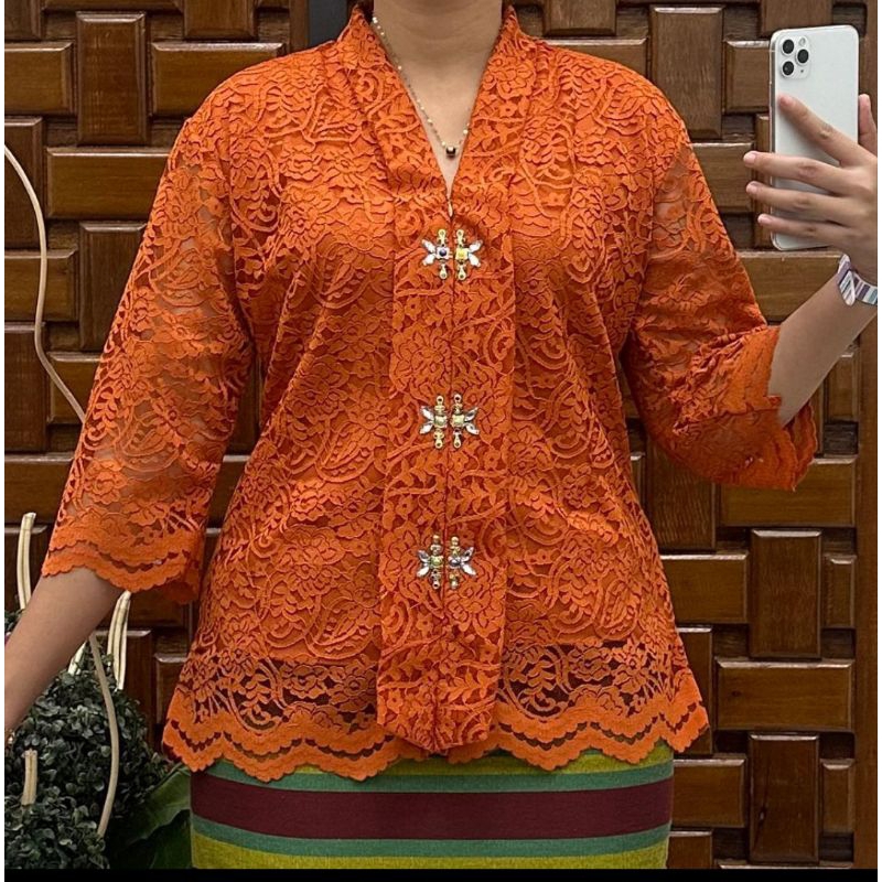 Atasan Blus Renda Brokat