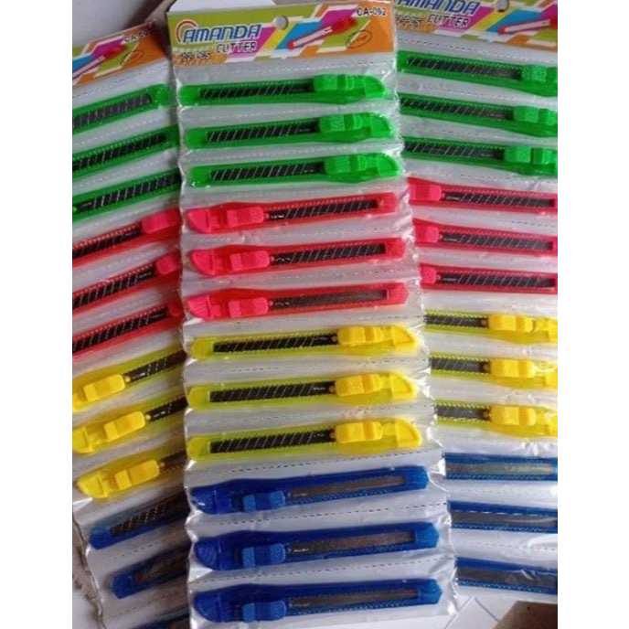 

1 renteng cutter tanggung isi 12 pcs