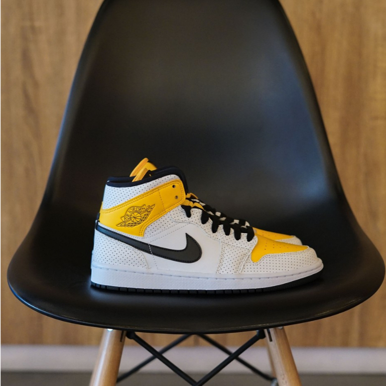 Air Jordan 1 Mid Laser Orange (W)