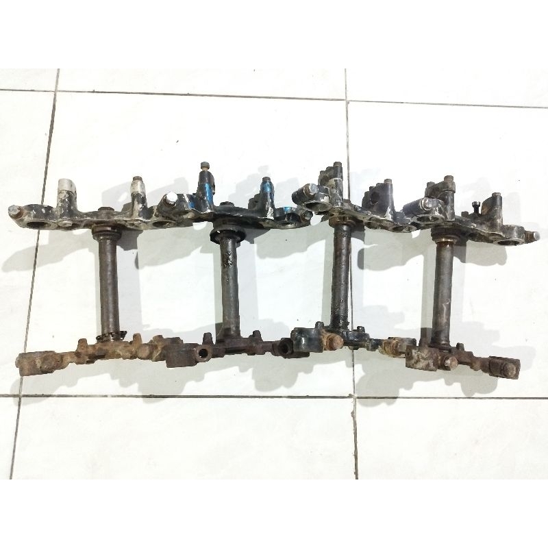 SEGITIGA T ATAS BAWAH ORIGINAL SUZUKI TRS118 TRS KATANA DELUXE GP125 GT125 ASLI COPOTAN MOTOR