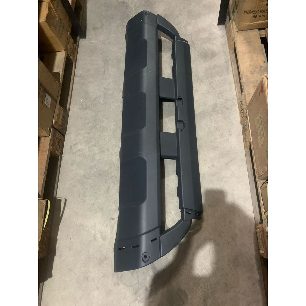 COVER BUMPER TENGAH HINO 500