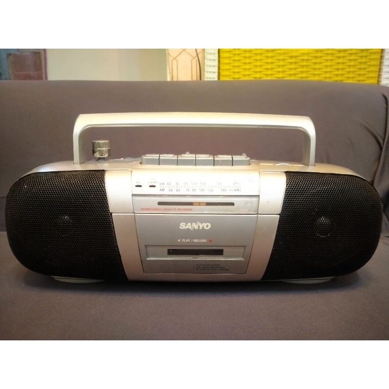 Radio Tape Sanyo mini nyala tape saja
