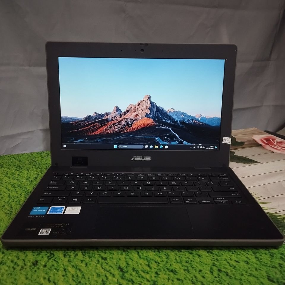 Netbook Asus BR1100CK N4500 RAM 4GB SD 128GB Layar 11,6in Slim Win 11 Siap Pakai