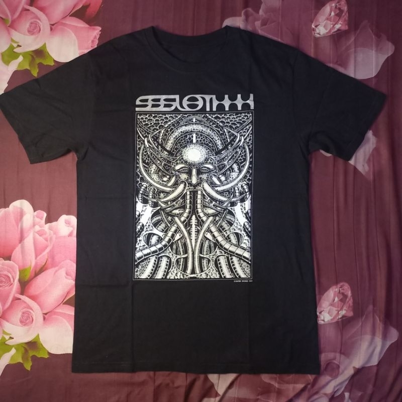 Kaos Tshirt SSSLOTHHH - Size M