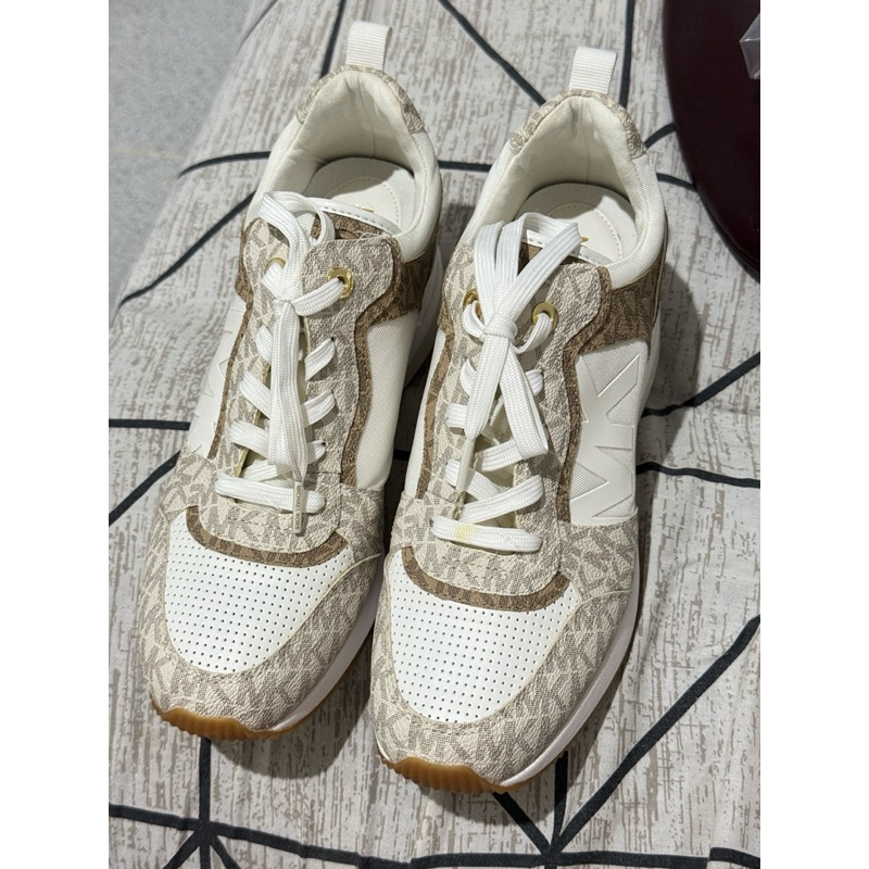 preloved sepatu Michael kors size 39