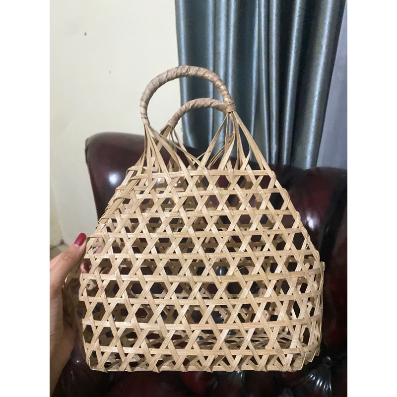 Kantong atau Keranjang Parcel dari Anyaman Bambu