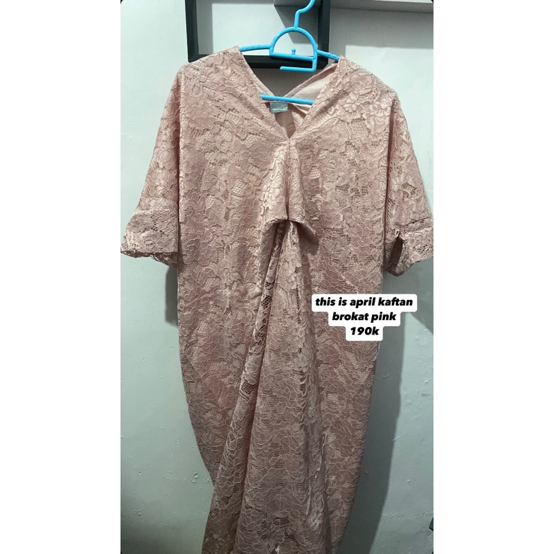 preloved this is april kaftan brokat