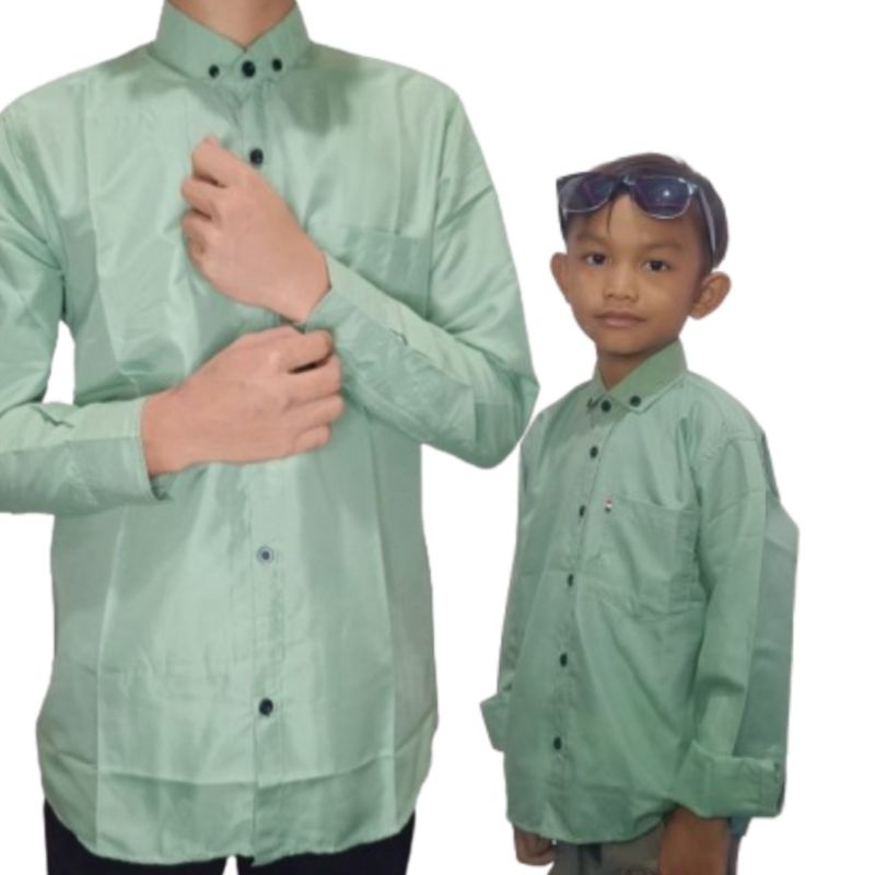 KEMEJA COUPLE AYAH DAN ANAK WARNA SAGE GREEN. KEMEJA POLOS WARNA SAGE