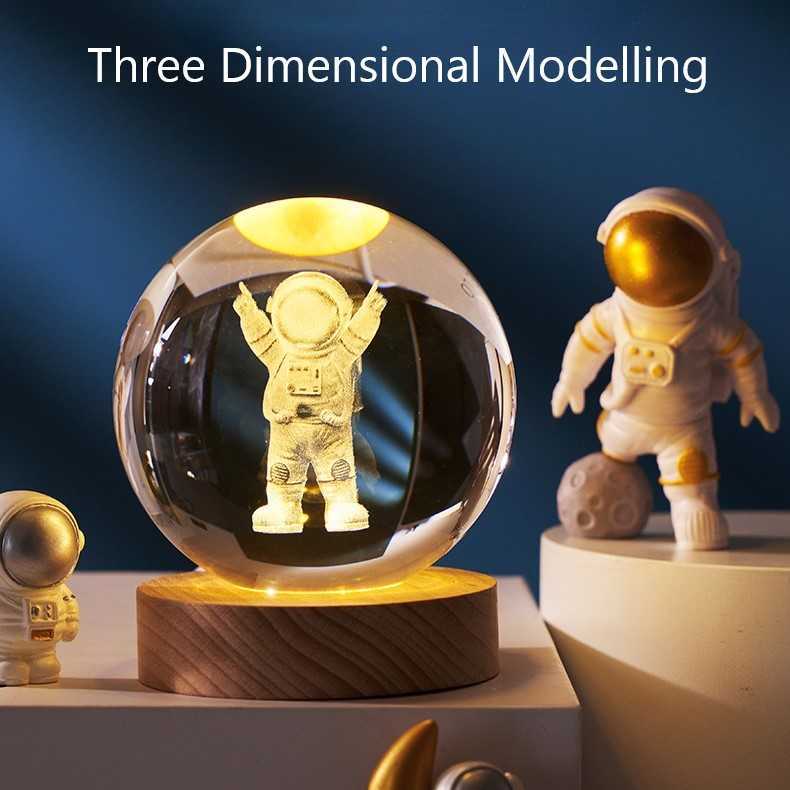Lampu Tidur Meja Hias Bola Kristal Bulan Astronot Dekorasi LED 3D USB 3W